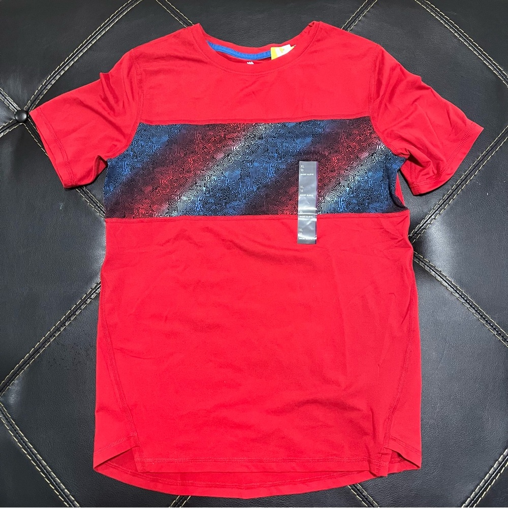 Boys Set of Three Tee Shirts All in Motion NWT - Picture 4 of 4